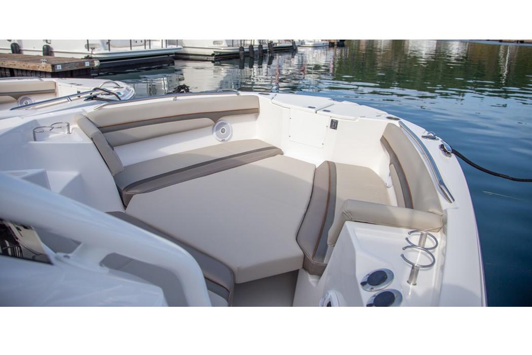 Slide: The Image of Cutwater C-24 CW 2020 - 7
