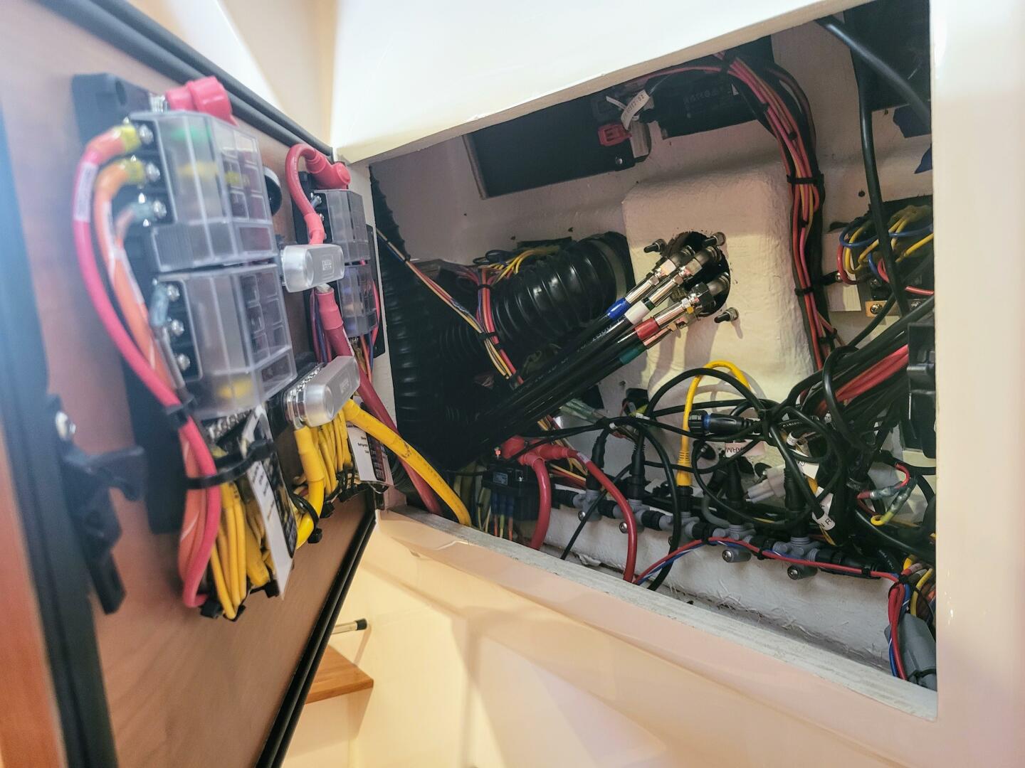 Slide: The Image of Cutwater C-288 Coupe 2023 - 5628485