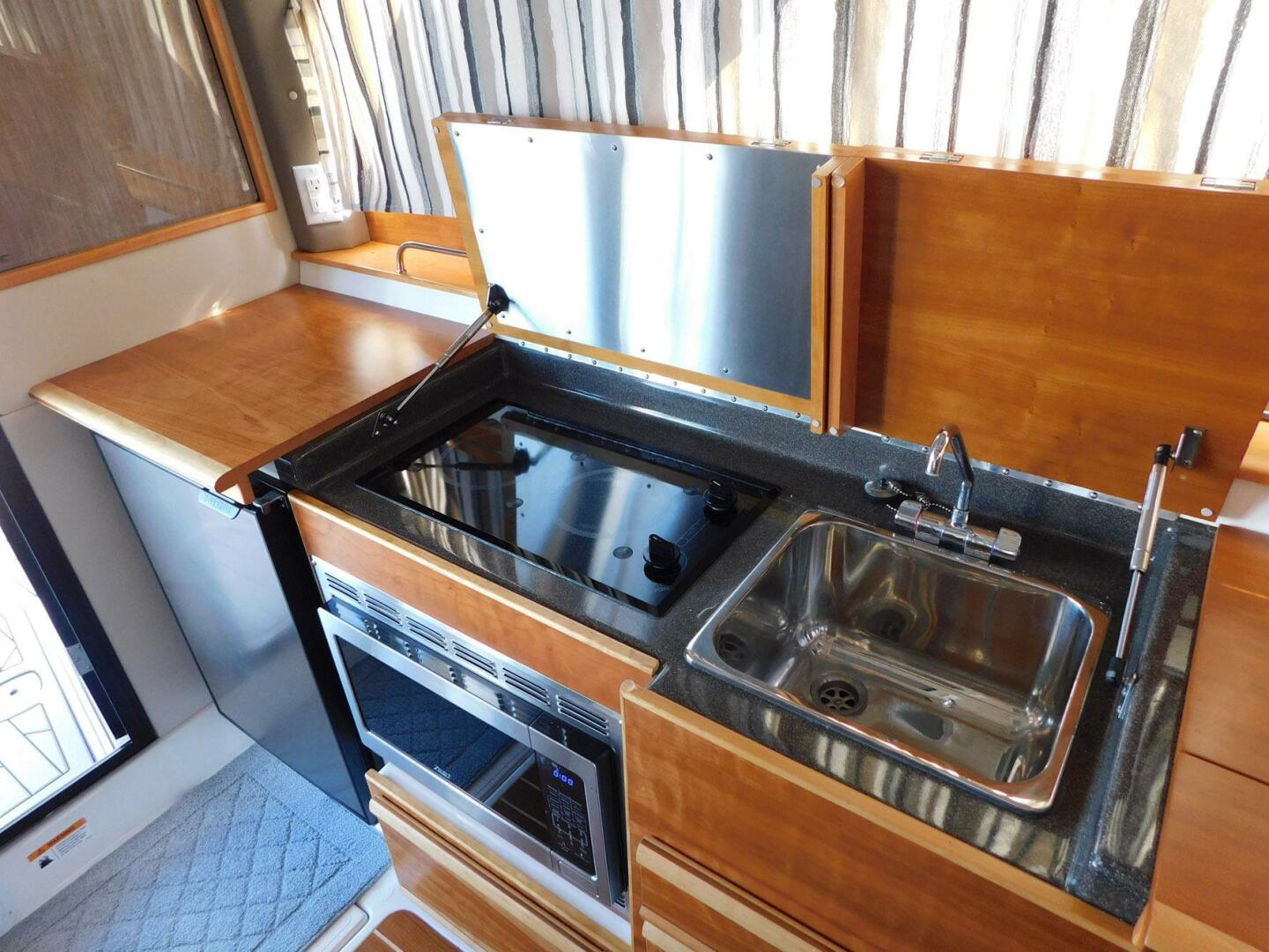 Slide: The Image of Cutwater C-30 Sedan 2022 - 4541345