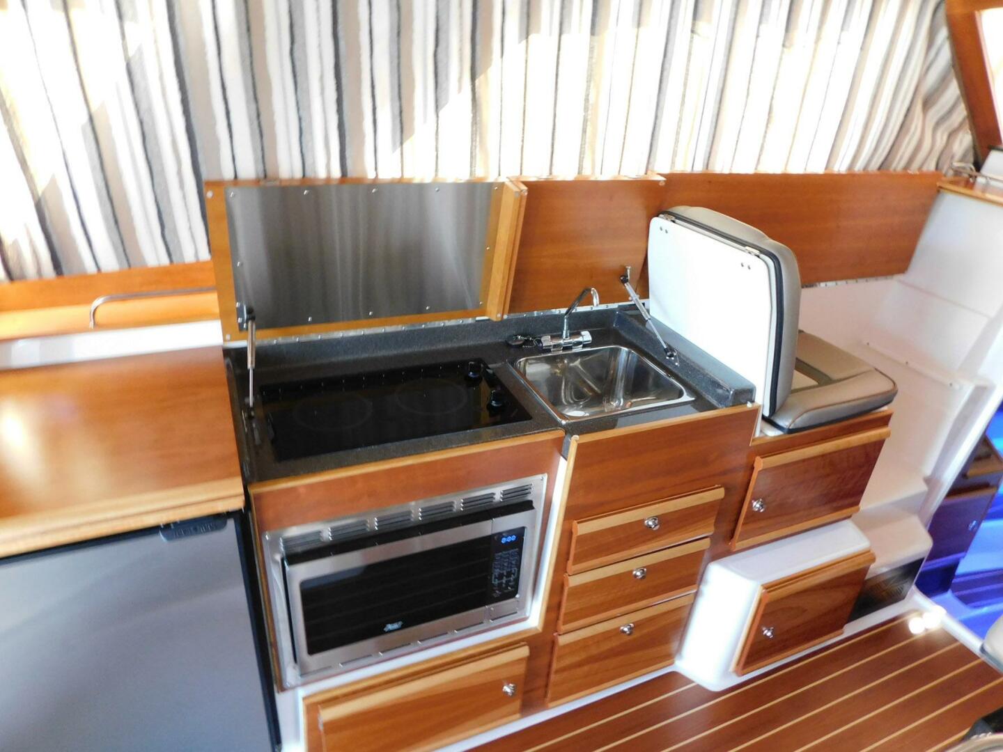 Slide: The Image of Cutwater C-30 Sedan 2022 - 4541351