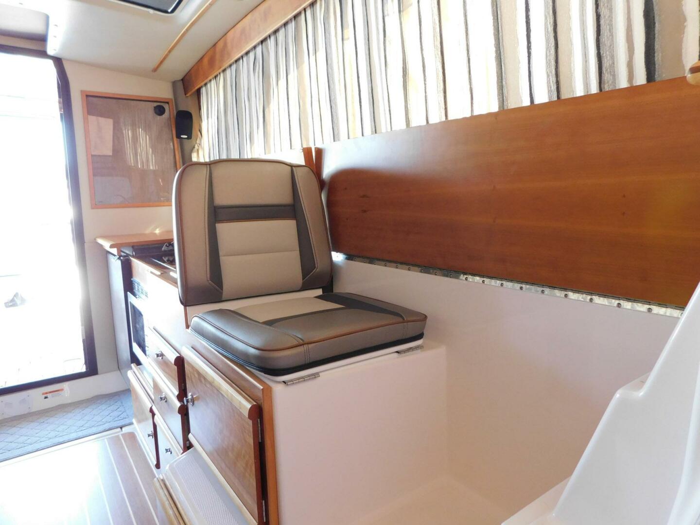 Slide: The Image of Cutwater C-30 Sedan 2022 - 4541354