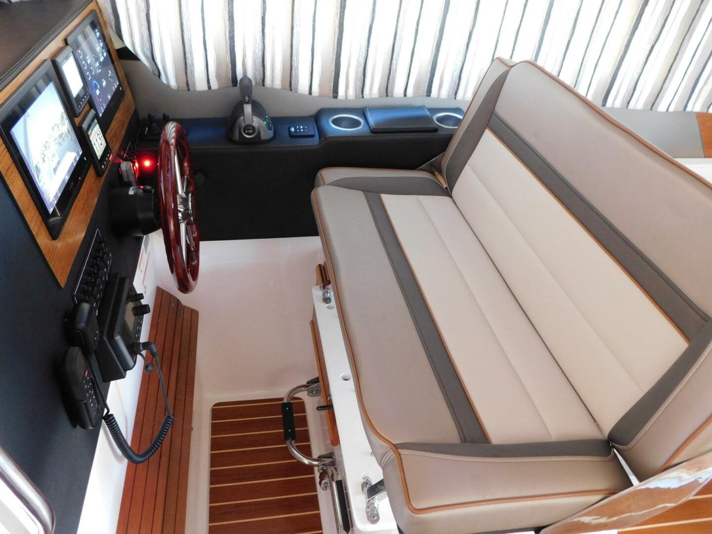 Slide: The Image of Cutwater C-30 Sedan 2022 - 4541358