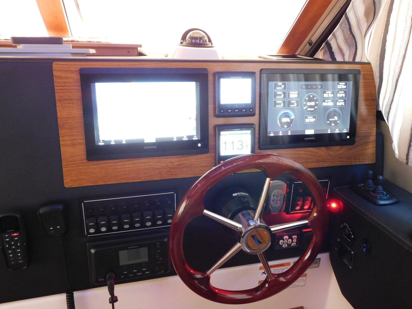 Slide: The Image of Cutwater C-30 Sedan 2022 - 4541360