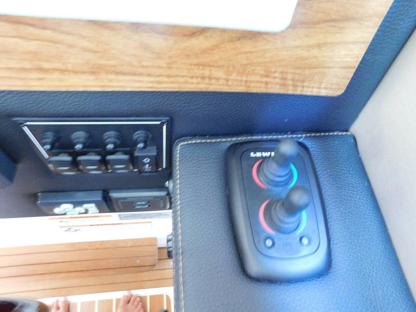 Slide: The Image of Cutwater C-30 Sedan 2022 - 4541364