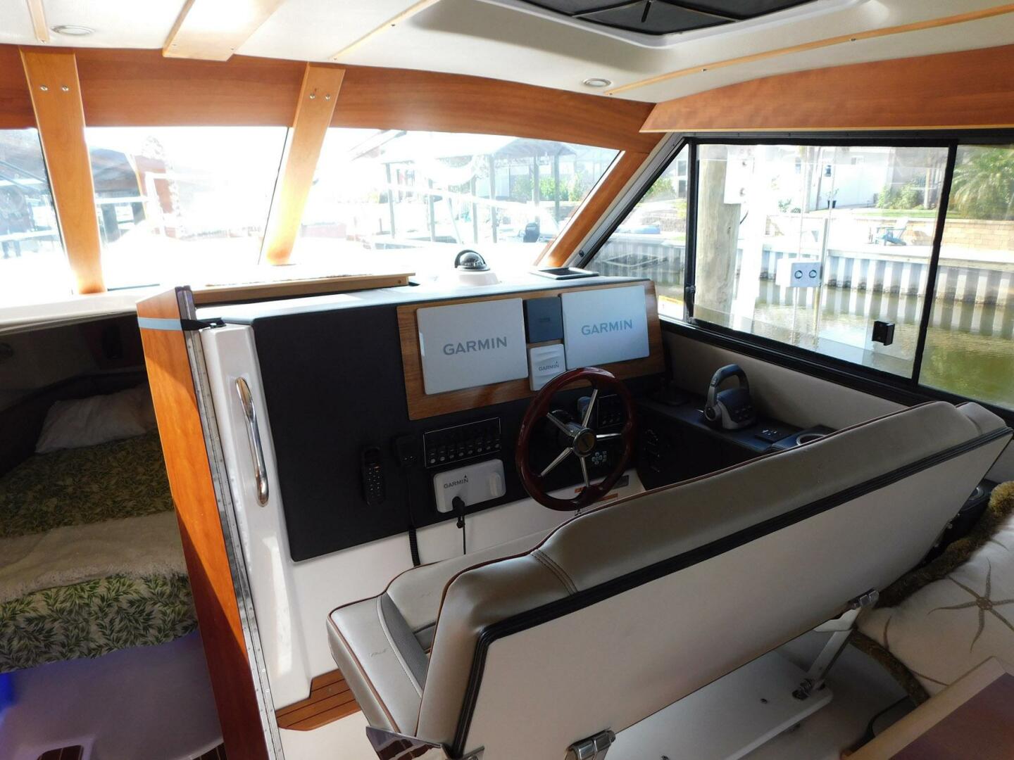 Slide: The Image of Cutwater C-30 Sedan 2022 - 4541368