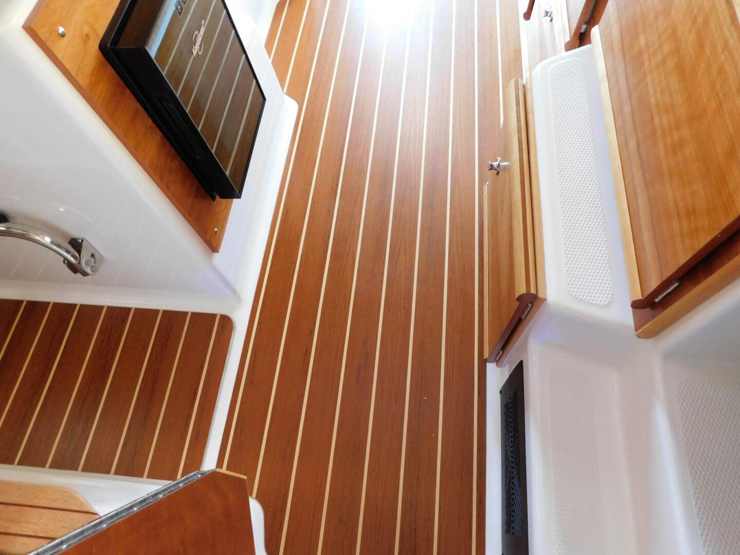 Slide: The Image of Cutwater C-30 Sedan 2022 - 4541373