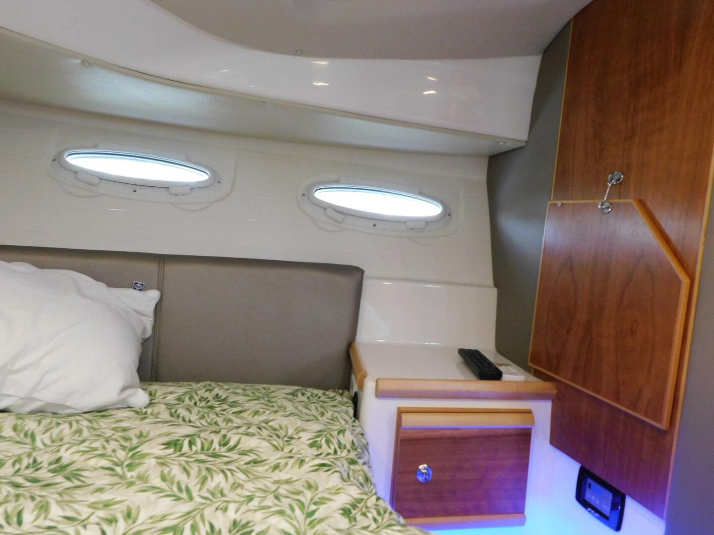 Slide: The Image of Cutwater C-30 Sedan 2022 - 4541378