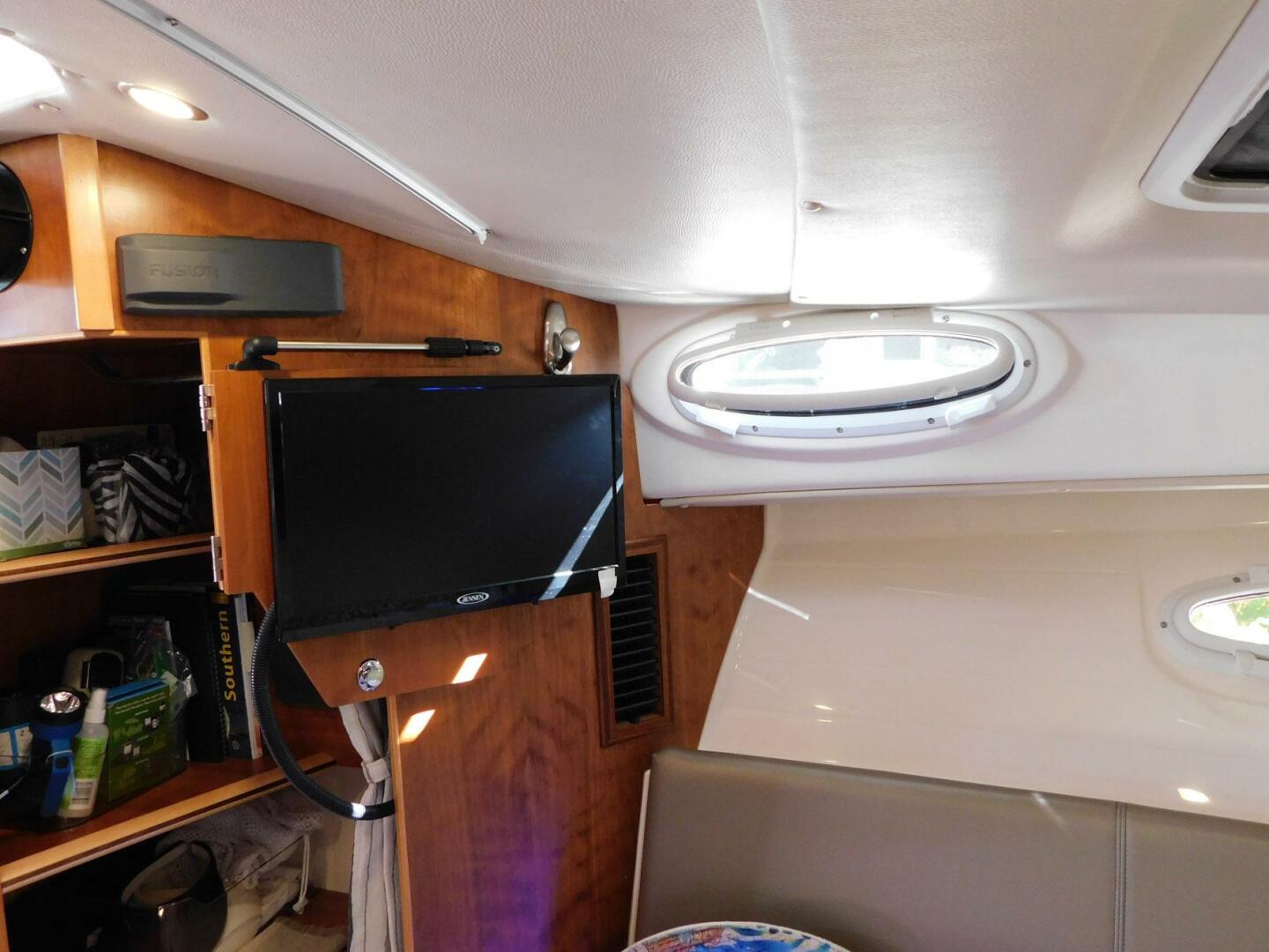 Slide: The Image of Cutwater C-30 Sedan 2022 - 4541380