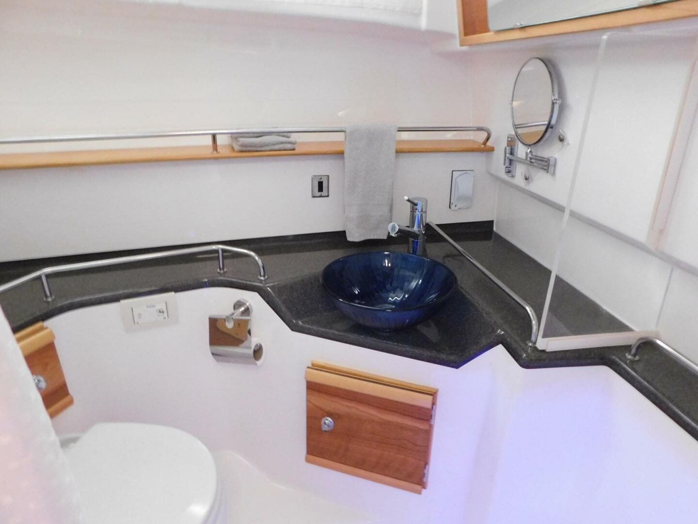 Slide: The Image of Cutwater C-30 Sedan 2022 - 4541384