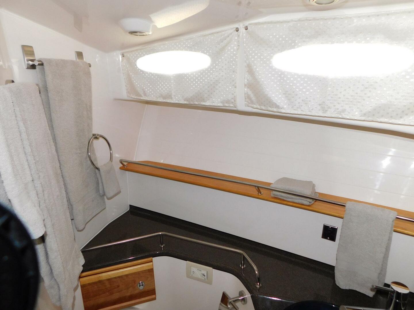 Slide: The Image of Cutwater C-30 Sedan 2022 - 4541386