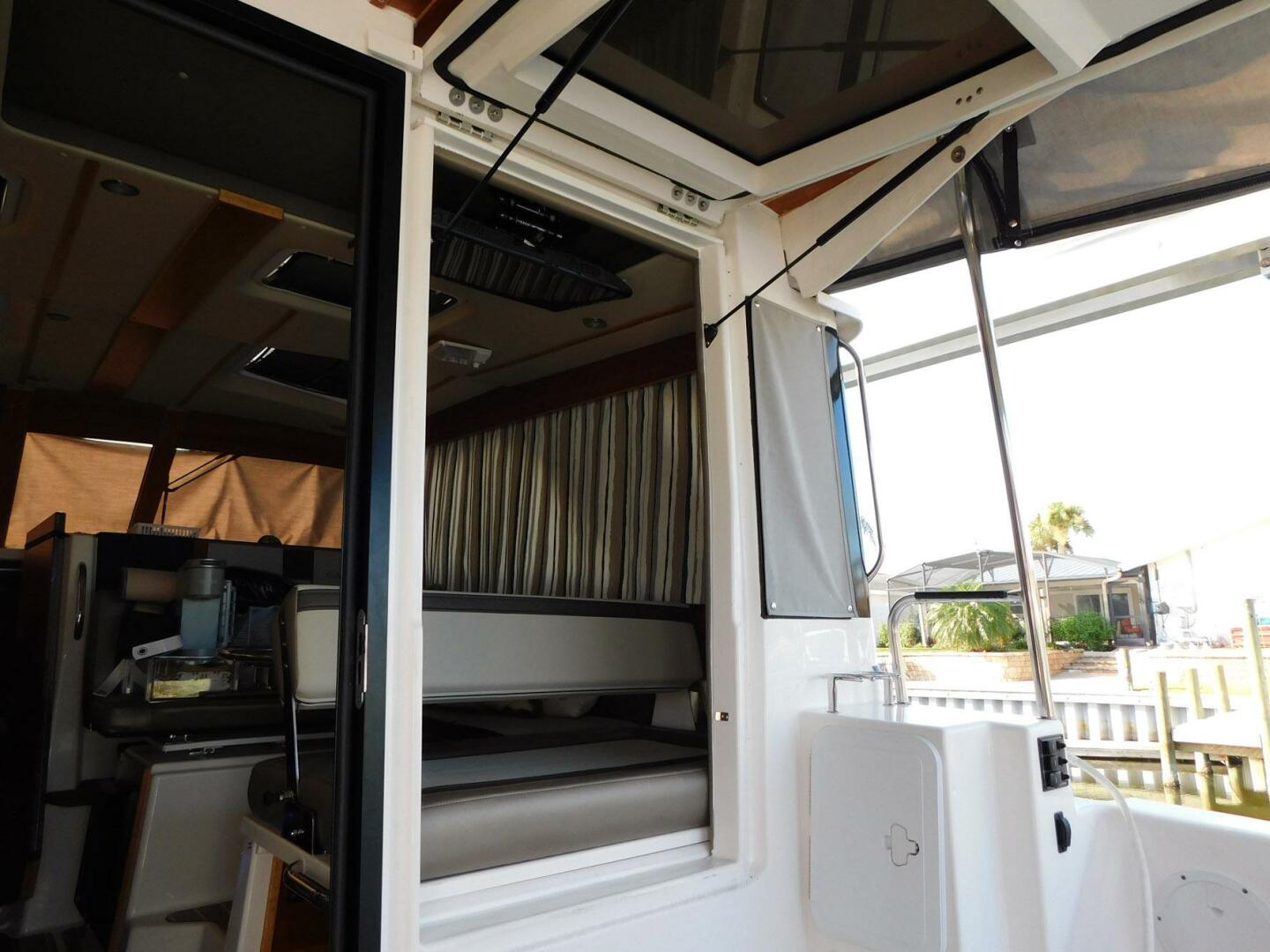 Slide: The Image of Cutwater C-30 Sedan 2022 - 4541388