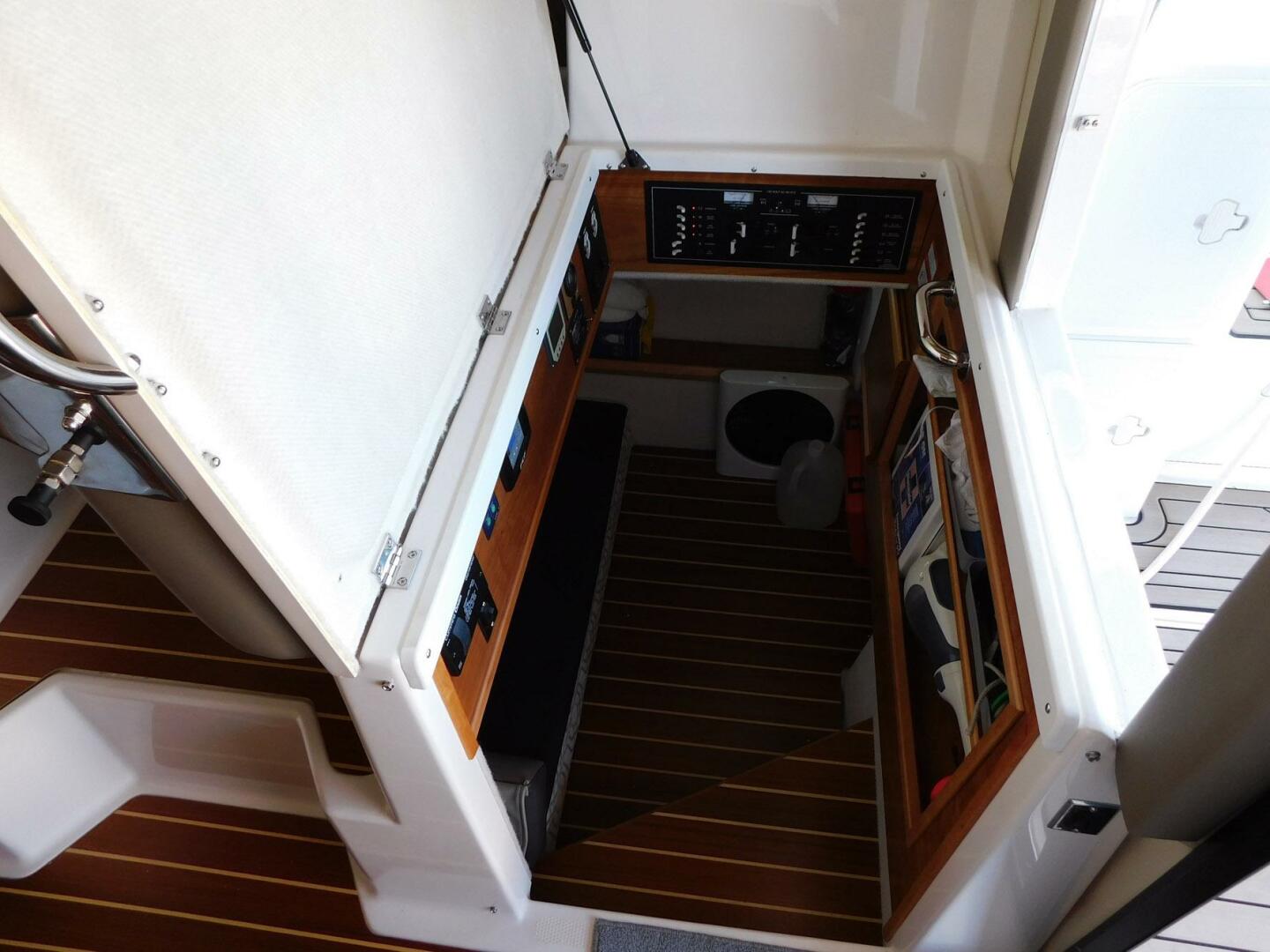 Slide: The Image of Cutwater C-30 Sedan 2022 - 4541390