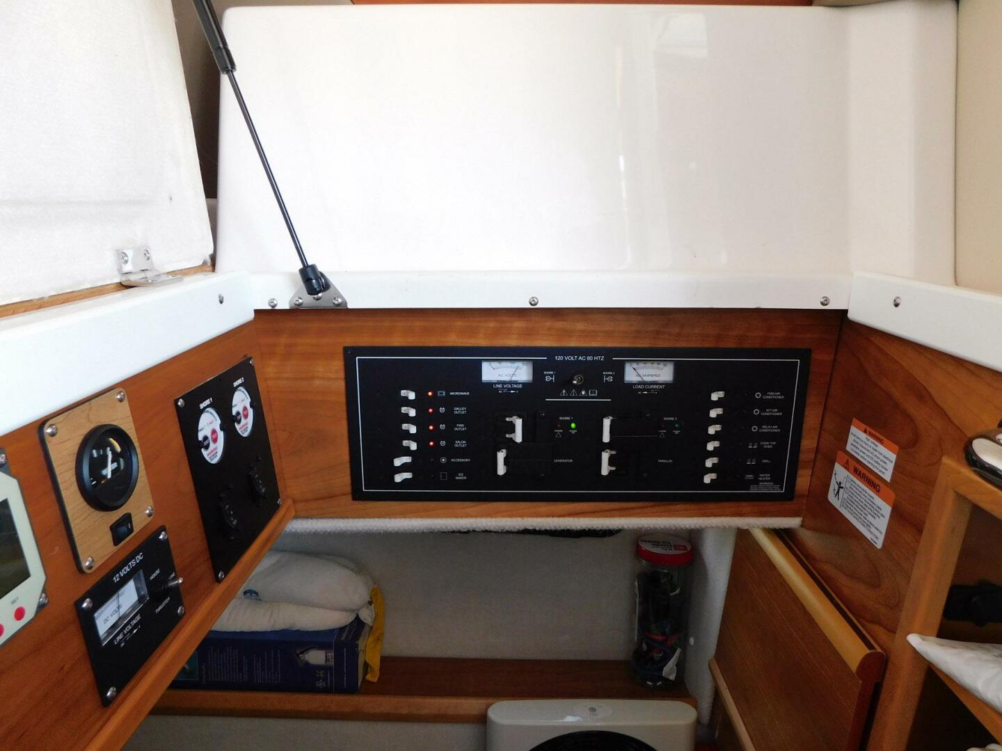 Slide: The Image of Cutwater C-30 Sedan 2022 - 4541391