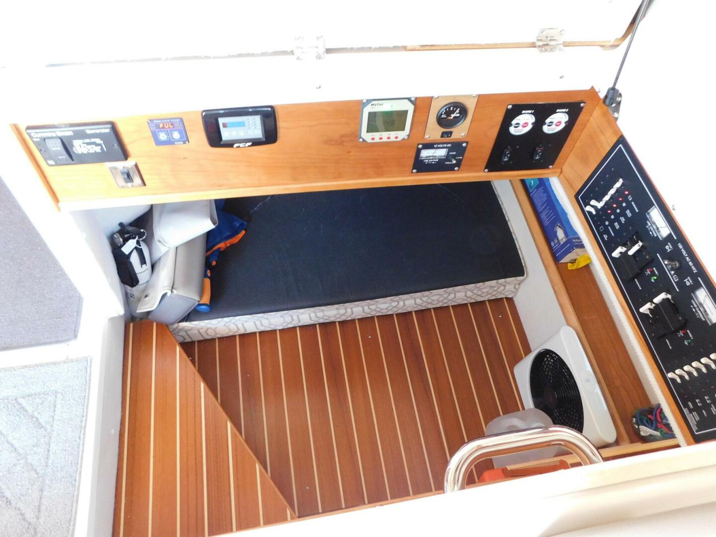 Slide: The Image of Cutwater C-30 Sedan 2022 - 4541393