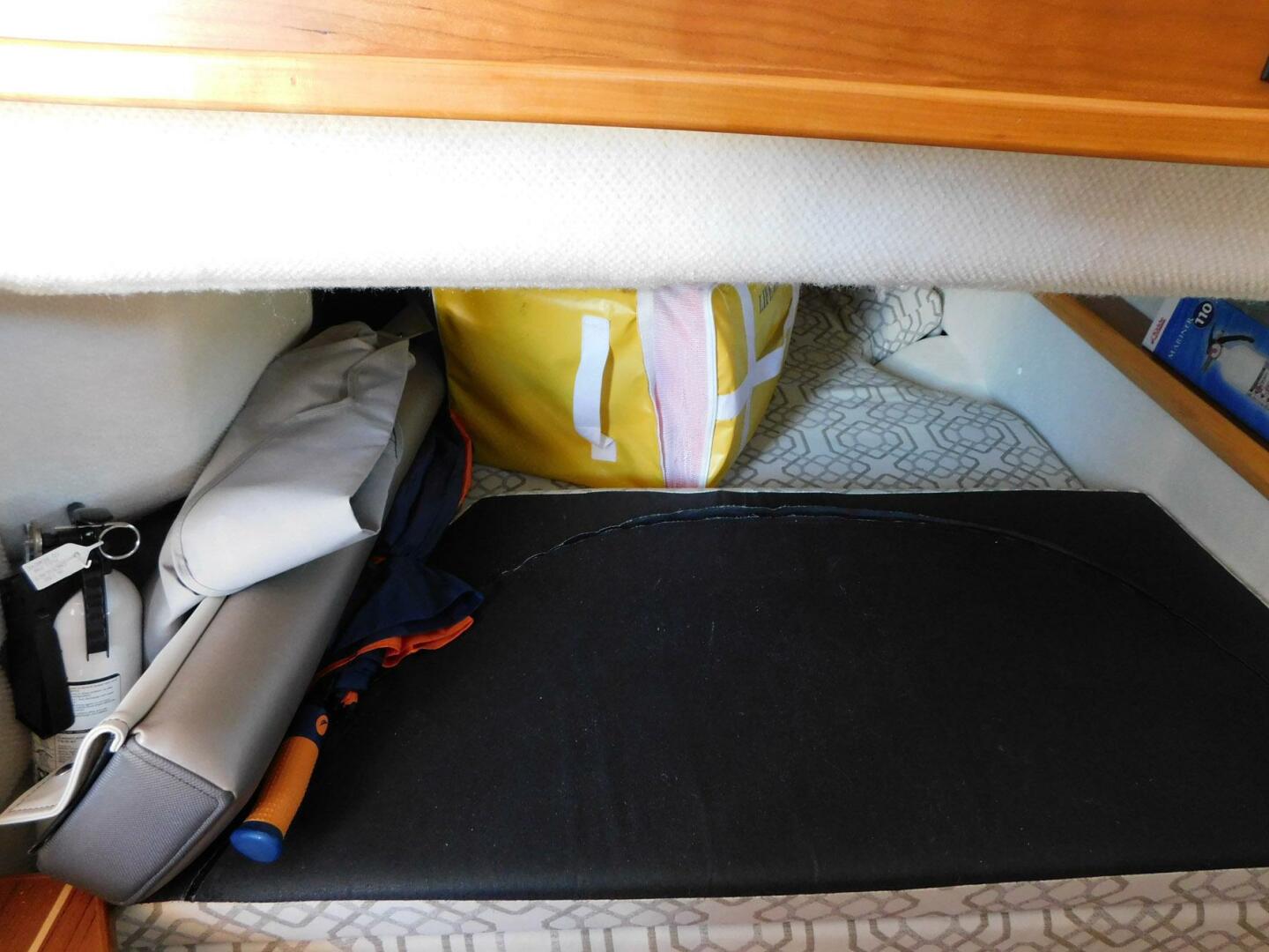 Slide: The Image of Cutwater C-30 Sedan 2022 - 4541394