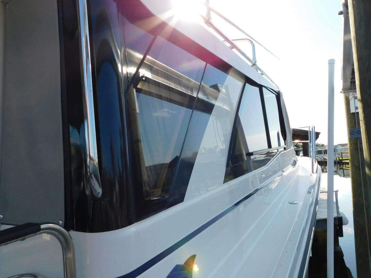 Slide: The Image of Cutwater C-30 Sedan 2022 - 4541402