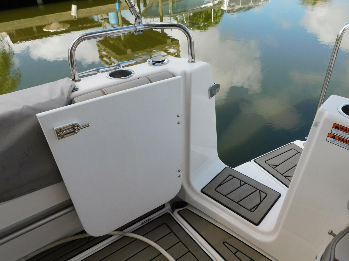 Slide: The Image of Cutwater C-30 Sedan 2022 - 4541408