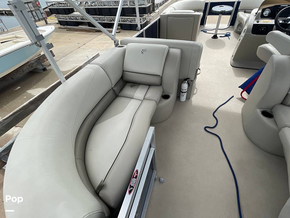 Slide: The Image of Passenger Seating With Storage - 44