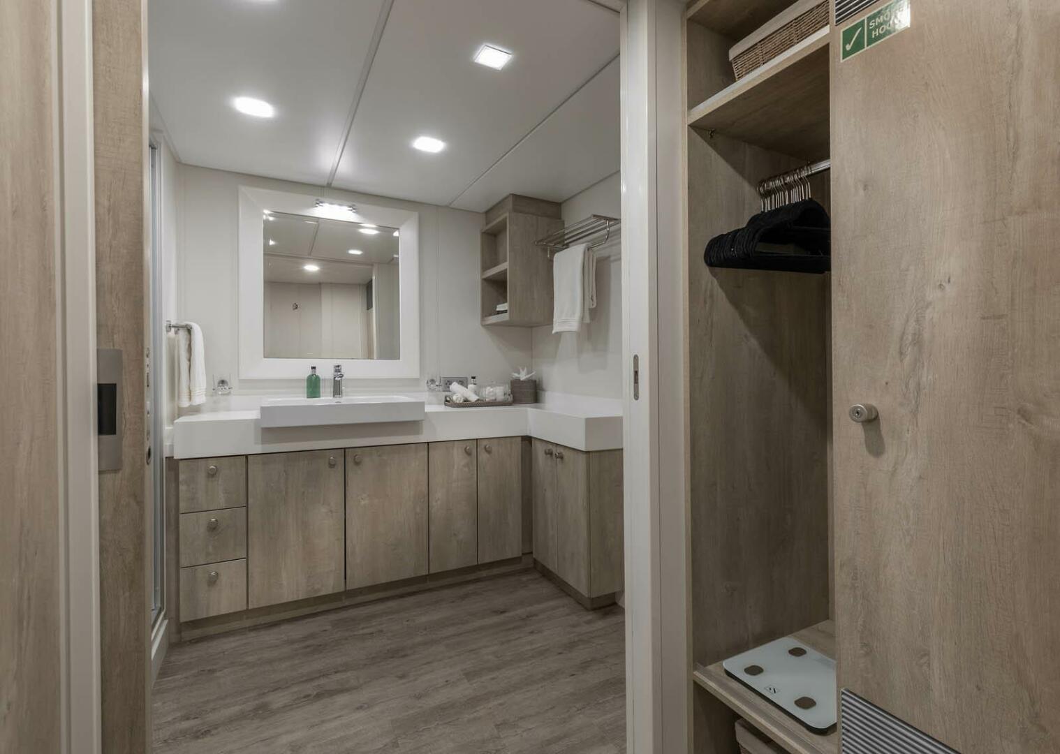 Slide: The Image of Master Bath - 4242635