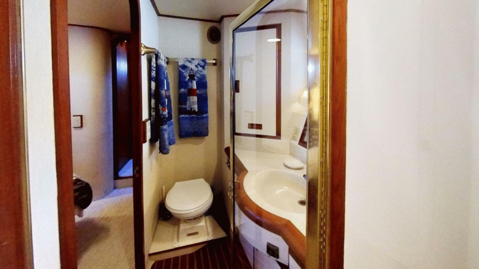 Slide: The Image of Guest Head / Shower - 4831186