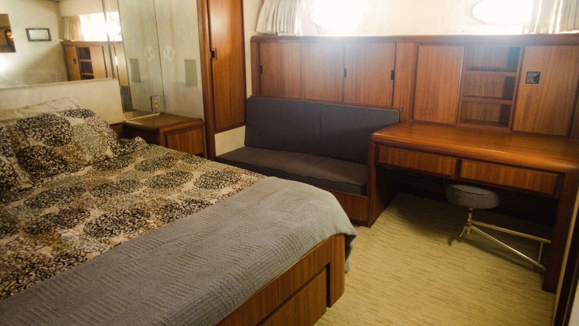 Slide: The Image of Captain's Quarters - 4831192