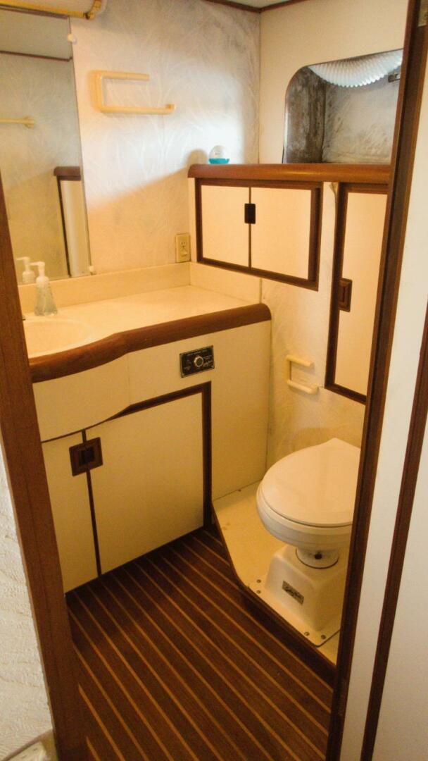 Slide: The Image of Captain's Head - 4831194