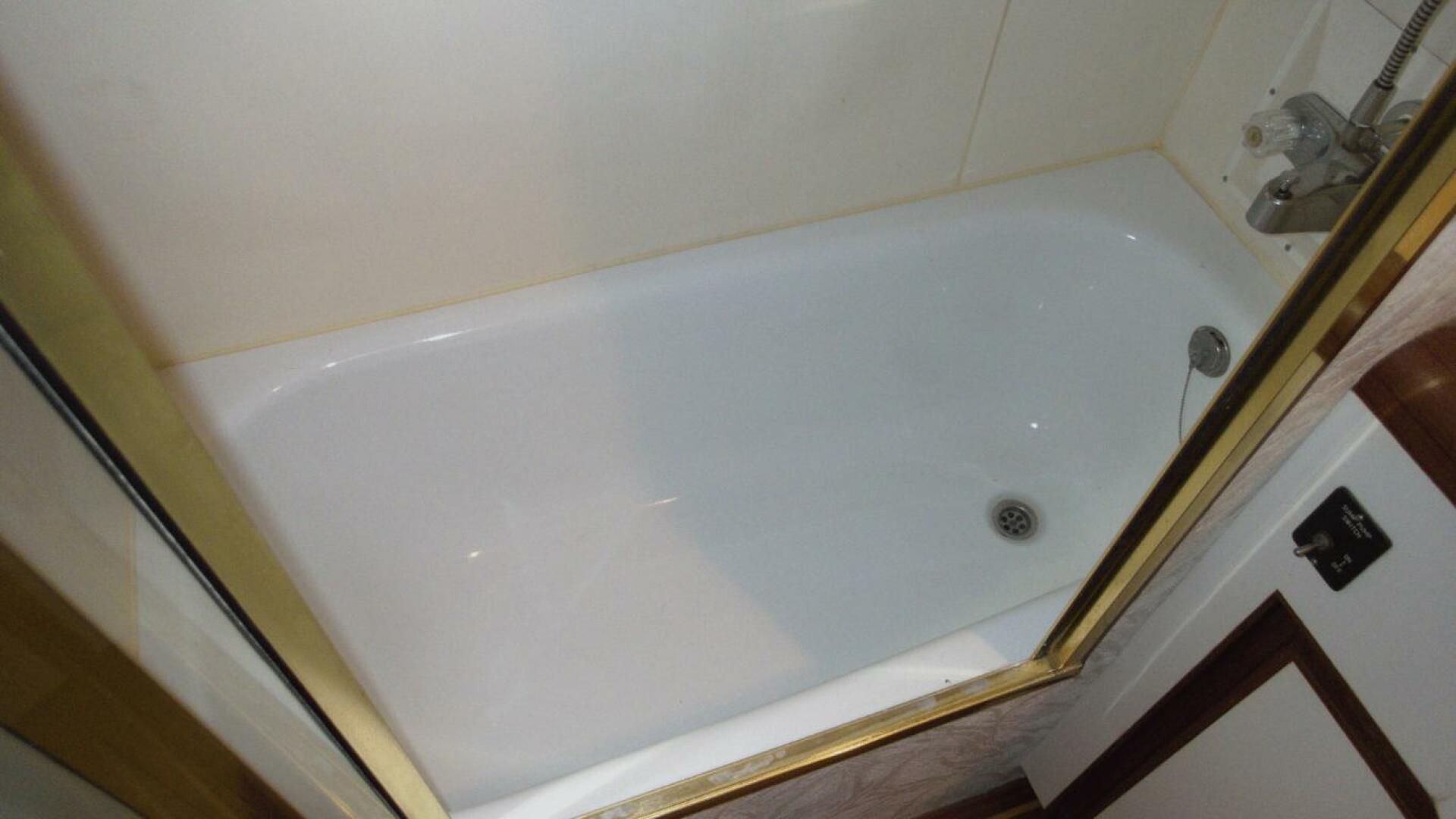 Slide: The Image of Shower with Tub - 4831195