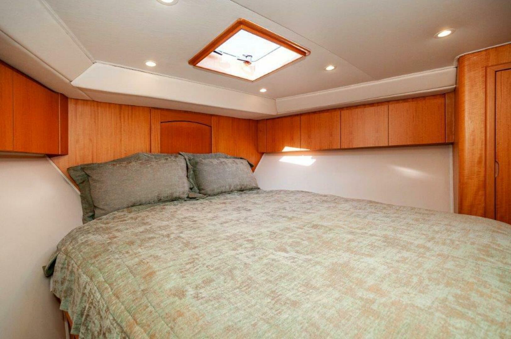 Slide: The Image of 2006 Dixon Custom 52 Express- BIG HORSE- Master Stateroom - 4742176