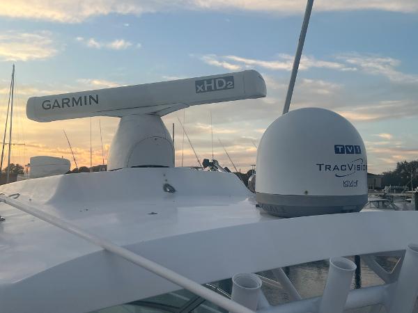 Slide: The Image of 2008 Donzi 38 ZSF boat with Garmin xHD2 radar and TracVision TV antenna. - 37