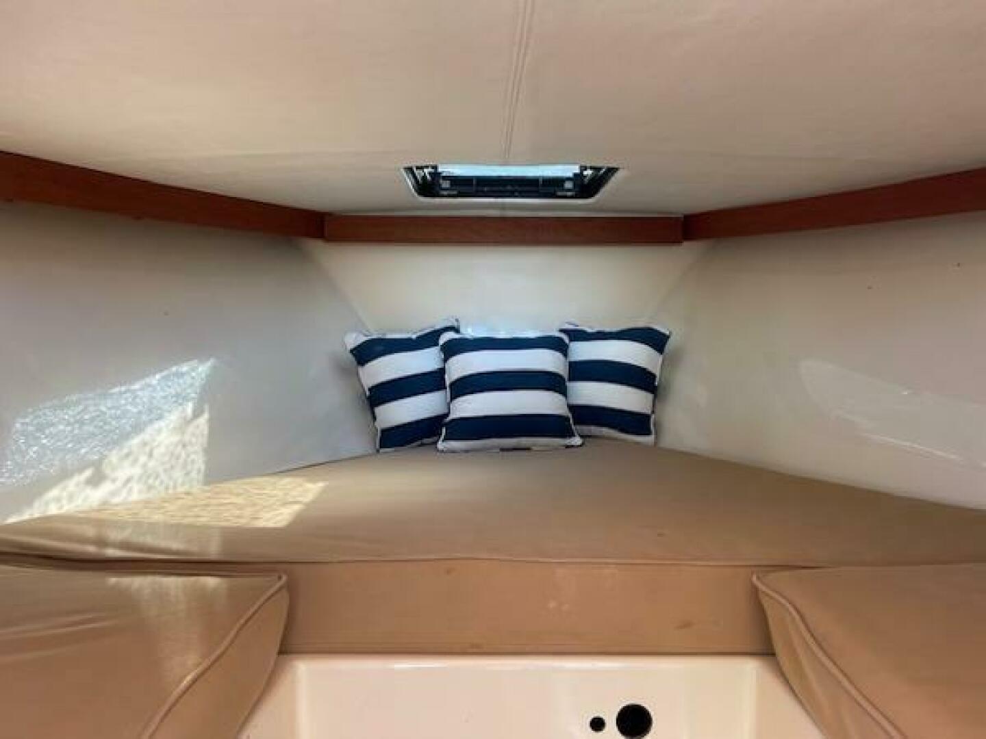 Slide: The Image of 1995 Dorado 30 LE Cabin - 4649217