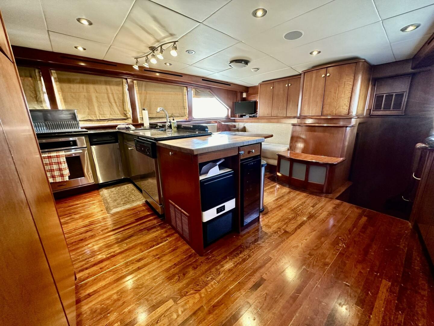 Slide: The Image of Dovercraft Custom RPH Motor Yacht 2001 - 4832052
