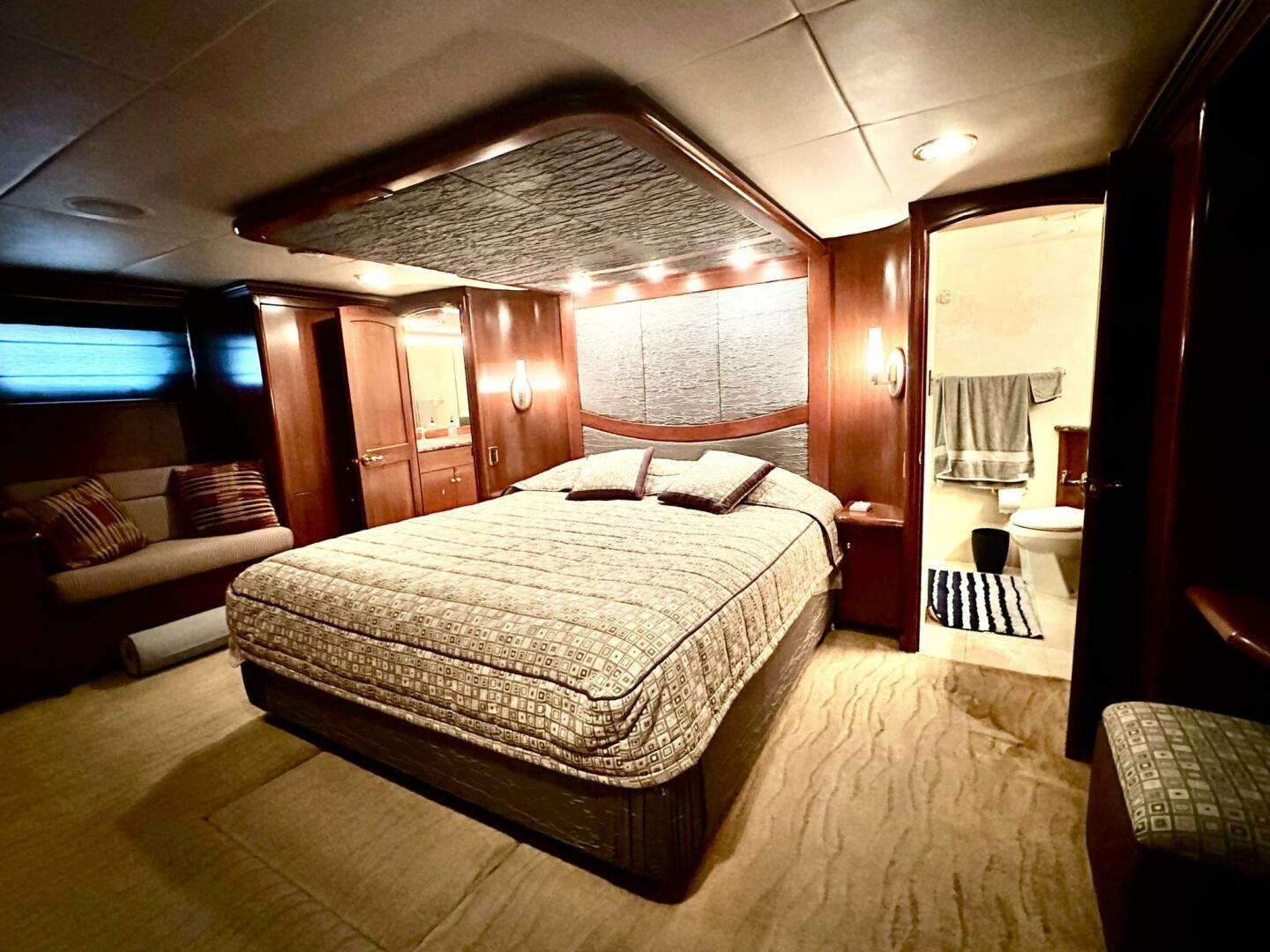 Slide: The Image of Dovercraft Custom RPH Motor Yacht 2001 - 4832060