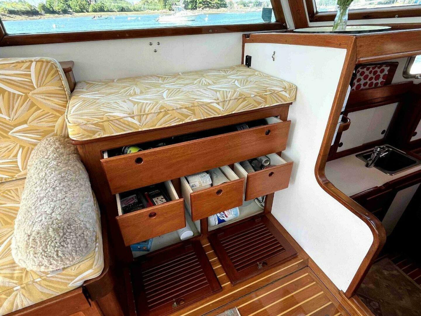 Slide: The Image of Duffy 35 Flybridge Cruiser 1990 - 4621726