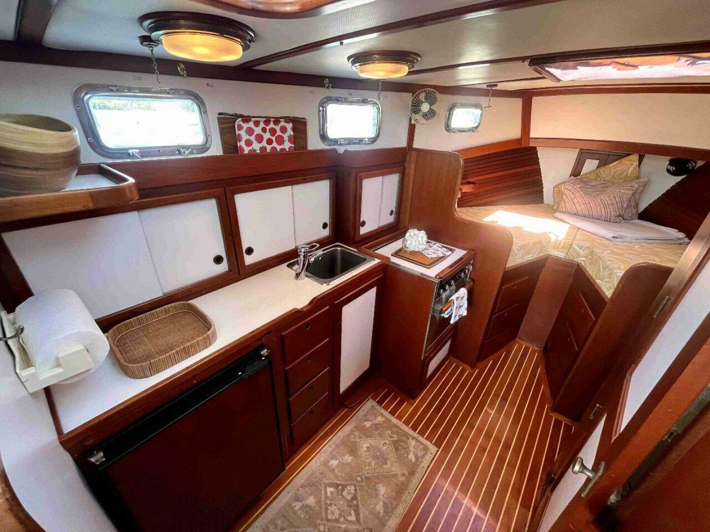Slide: The Image of Duffy 35 Flybridge Cruiser 1990 - 4621730