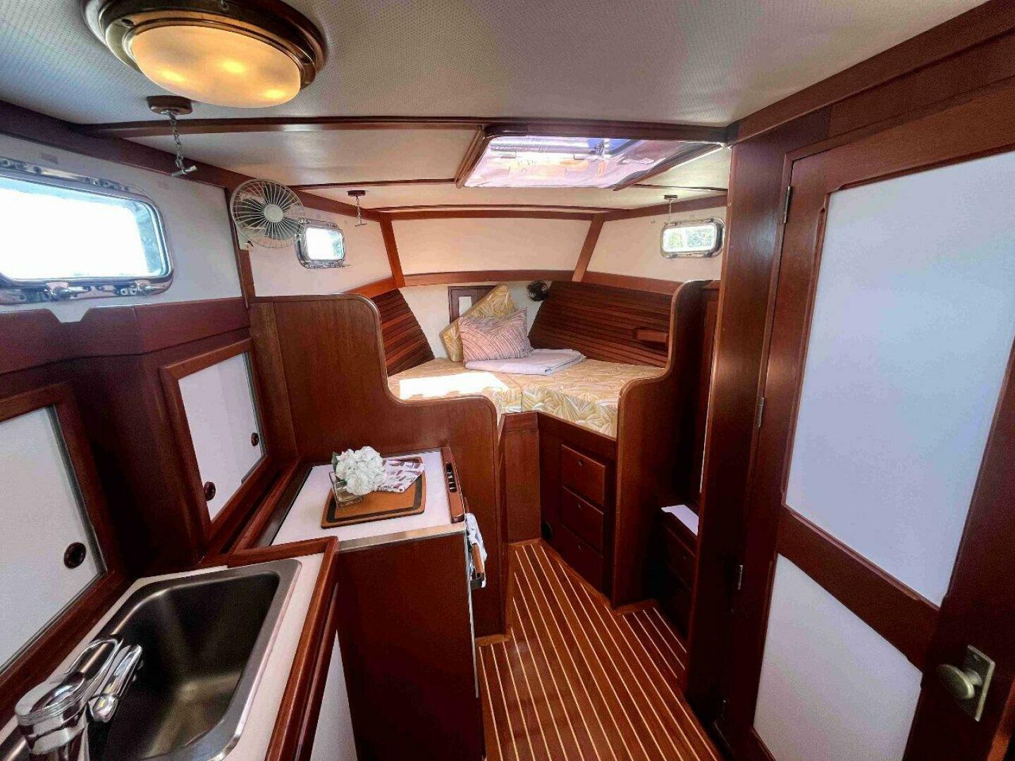 Slide: The Image of Duffy 35 Flybridge Cruiser 1990 - 4621731