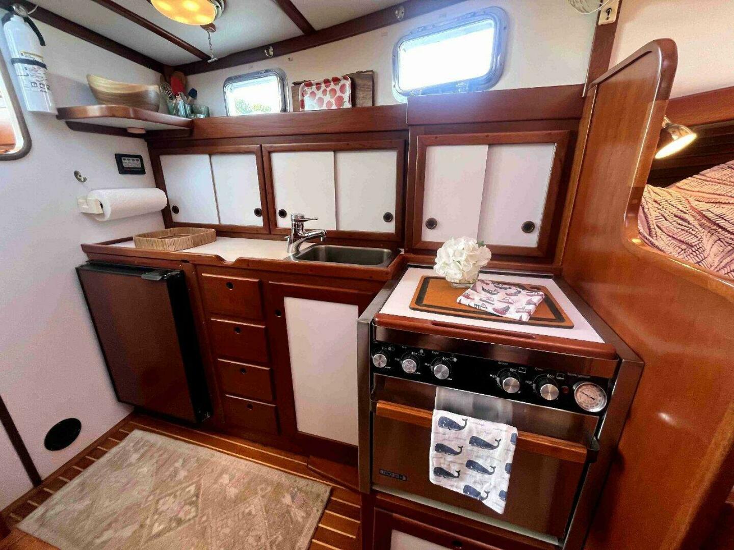 Slide: The Image of Duffy 35 Flybridge Cruiser 1990 - 4621733