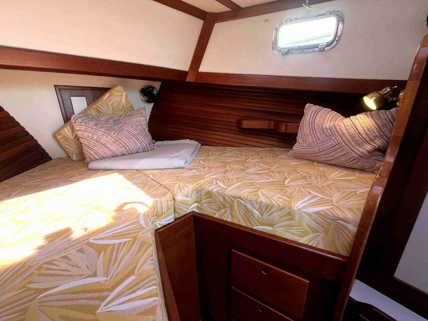 Slide: The Image of Duffy 35 Flybridge Cruiser 1990 - 4621737