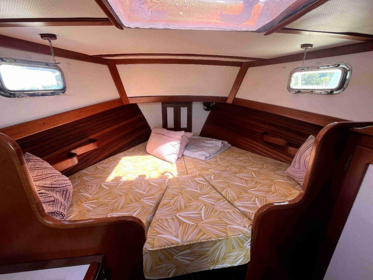 Slide: The Image of Duffy 35 Flybridge Cruiser 1990 - 4621740
