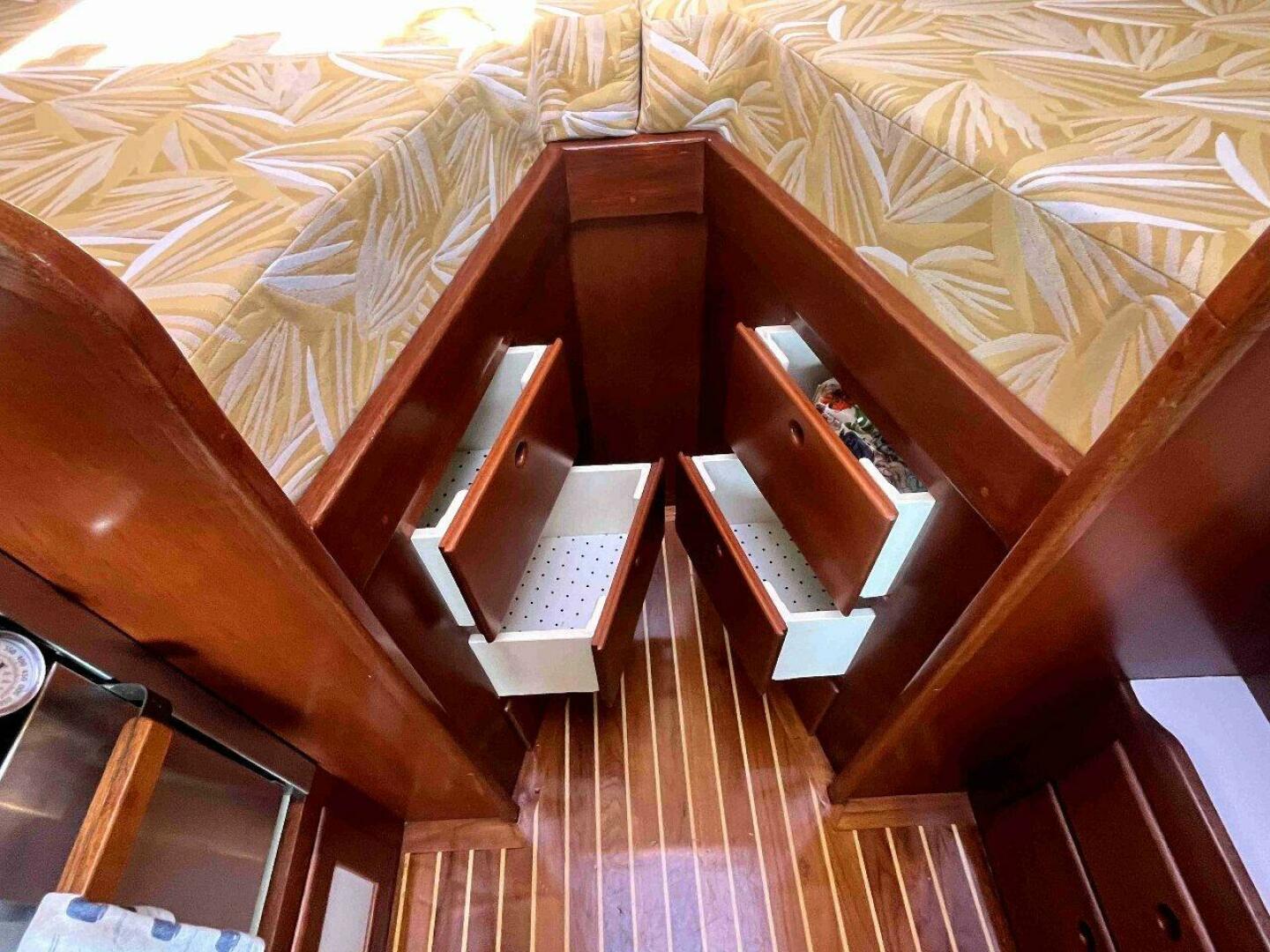 Slide: The Image of Duffy 35 Flybridge Cruiser 1990 - 4621741