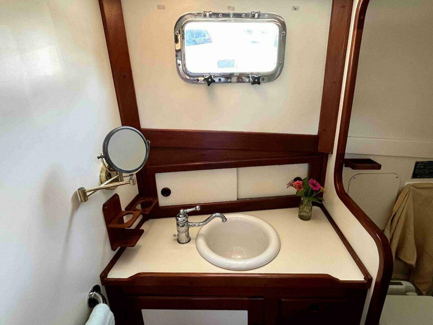 Slide: The Image of Duffy 35 Flybridge Cruiser 1990 - 4621743