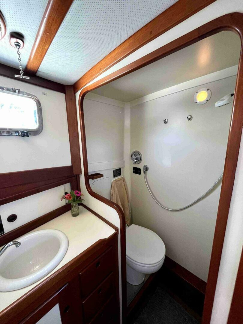 Slide: The Image of Duffy 35 Flybridge Cruiser 1990 - 4621744