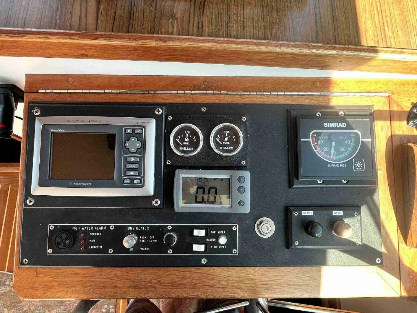 Slide: The Image of Duffy 35 Flybridge Cruiser 1990 - 4621748
