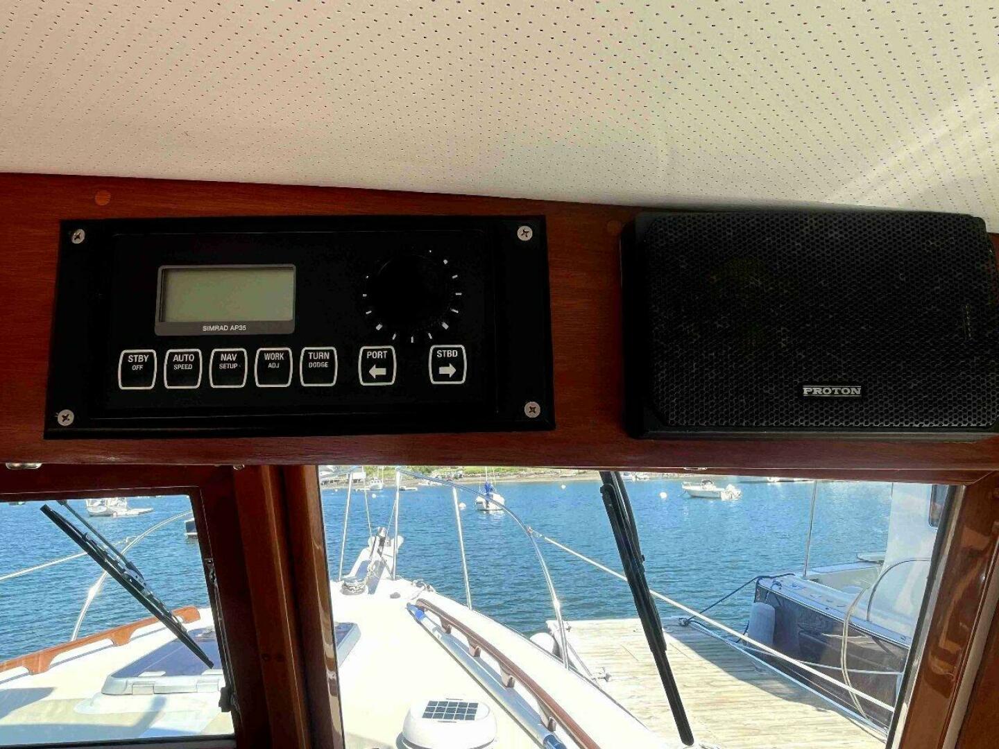 Slide: The Image of Duffy 35 Flybridge Cruiser 1990 - 4621750