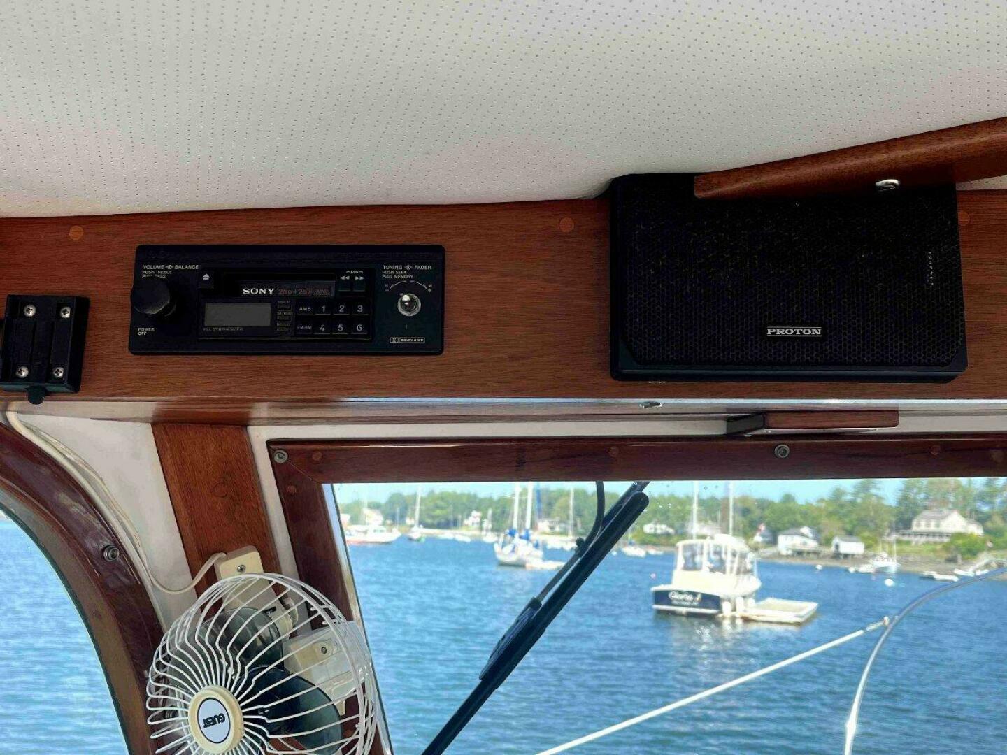 Slide: The Image of Duffy 35 Flybridge Cruiser 1990 - 4621751