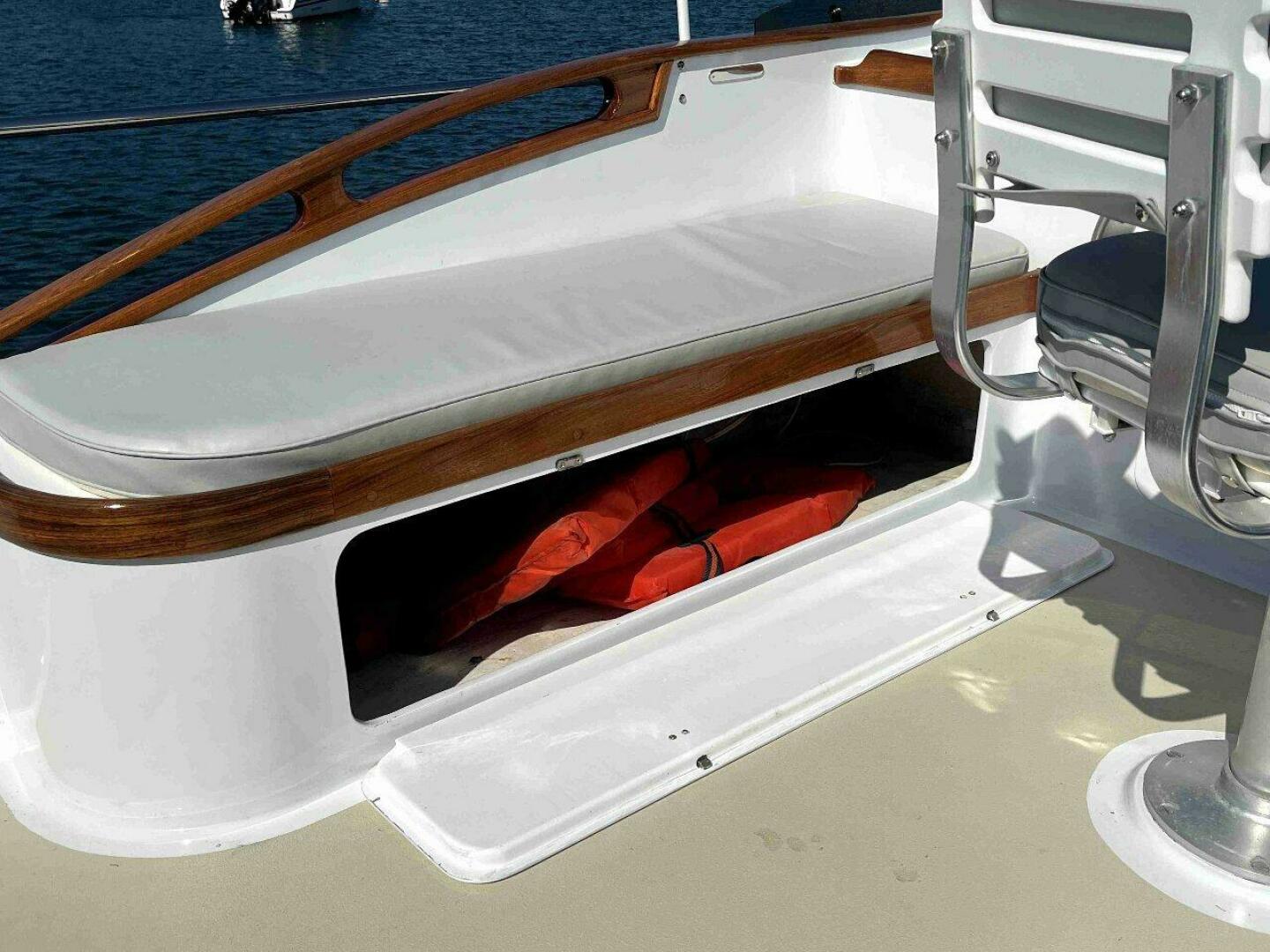 Slide: The Image of Duffy 35 Flybridge Cruiser 1990 - 4621789