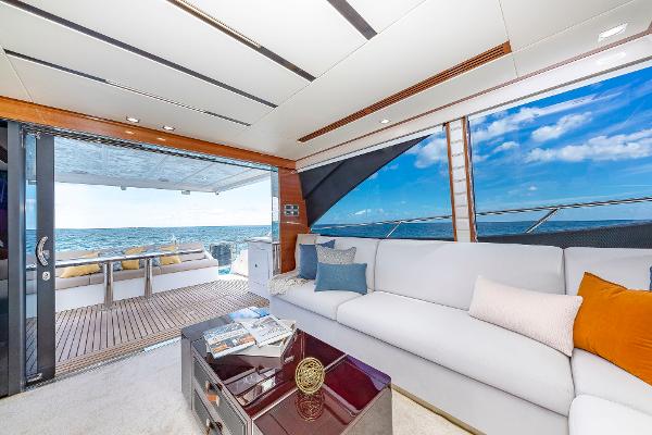 Slide: The Image of Dyna 63 Flybridge Hull #15 2022 - 4