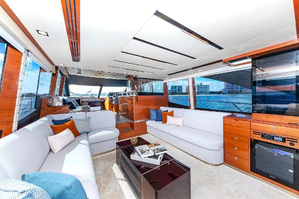 Slide: The Image of Dyna 63 Flybridge Hull #15 2022 - 5