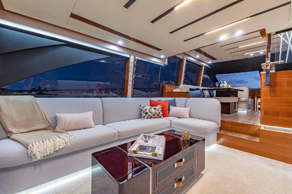 Slide: The Image of Dyna 63 Flybridge Hull #15 2022 - 9