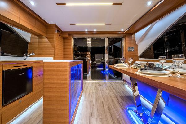 Slide: The Image of Dyna 63 Flybridge Hull #16 2022 - 10