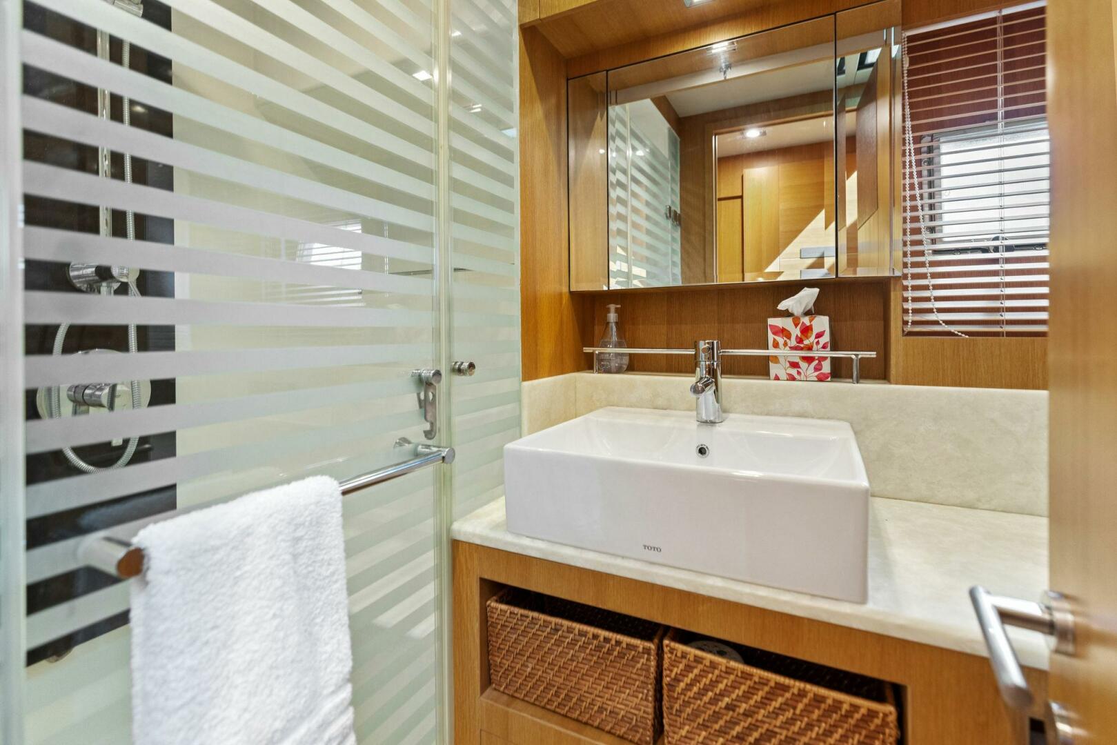 Slide: The Image of 2015 Dyna 60 Motor Yacht 'Wanderlust' Master Head - 4789838